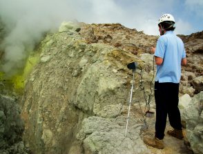 Observatoires volcanologiques et sismologiques