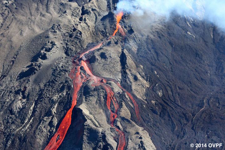 Real-time imaging of a volcano’s internal plumbing to better anticipate eruptions