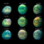 Cette compilation d’images de neuf survols Cassini de Titan en 2009 et 2010 saisit les trois cas où des sursauts de brillance sont soudainement apparus sur des images prises par le spectro-imageur dans le visible et l’infrarouge à bord de Cassini. Ces éclaircissements n’ont été visibles que pendant une courte période de temps – entre 11 heures et cinq semaines terrestres – et ne peuvent être vus sur les images précédentes ou suivantes. En analysant les spectres infrarouges de ces images, les chercheurs ont découvert que ces sursauts étaient très probablement desnuages de poussière organique provenant des champs de dunes de Titan. C’est la première fois que des tempêtes de poussière sont observées sur Titan, faisant de cette lune intrigante de Saturne seulement le troisième corps du système solaire avec un cycle de poussière actif, après la Terre et Mars. (NASA/JPL-Caltech/University of Arizona/University Paris Diderot/IPGP/S. Rodriguez et al. 2018)
