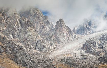 La topographie des escarpements permet d’estimer le mode de glissement des failles