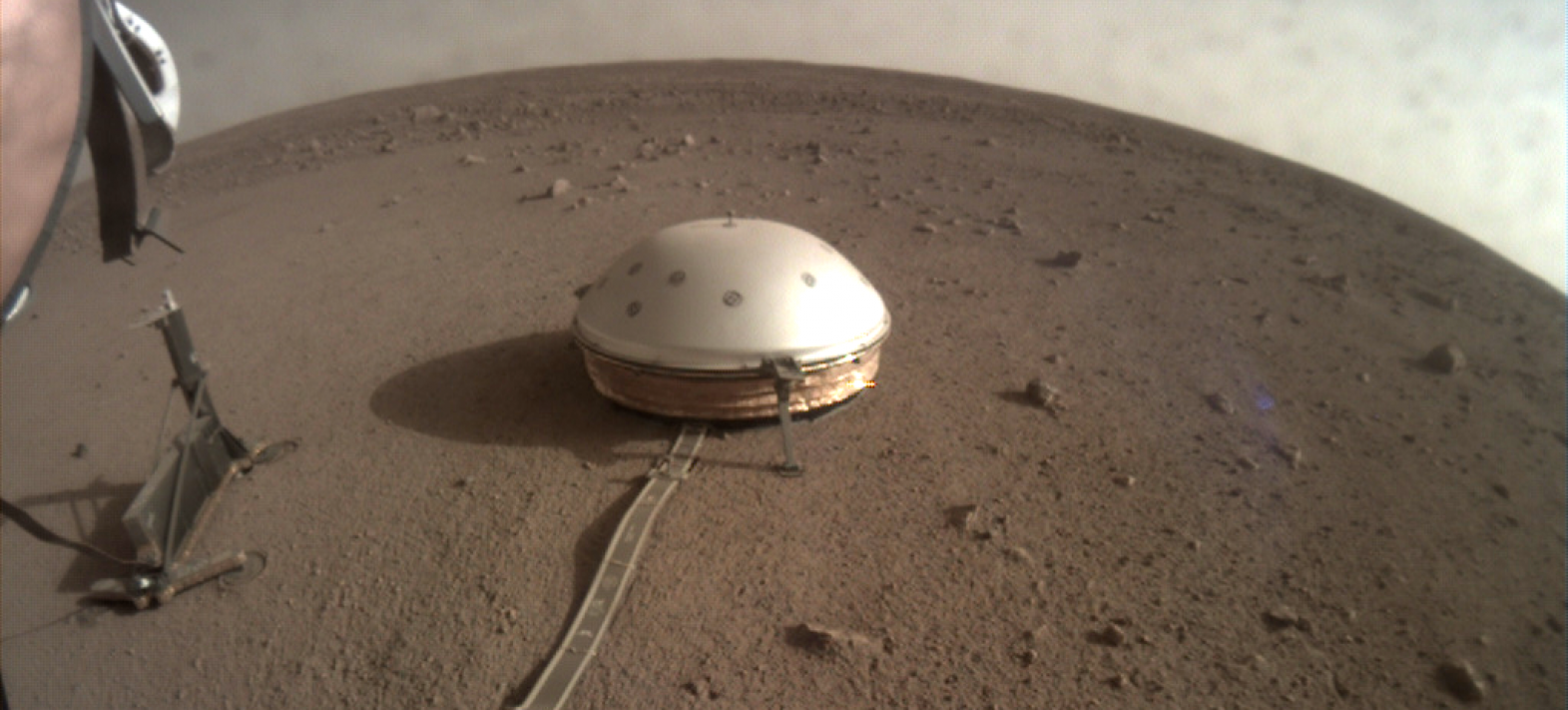 Le sismomètre SEIS de la mission InSight détecte un premier tremblement de Mars !