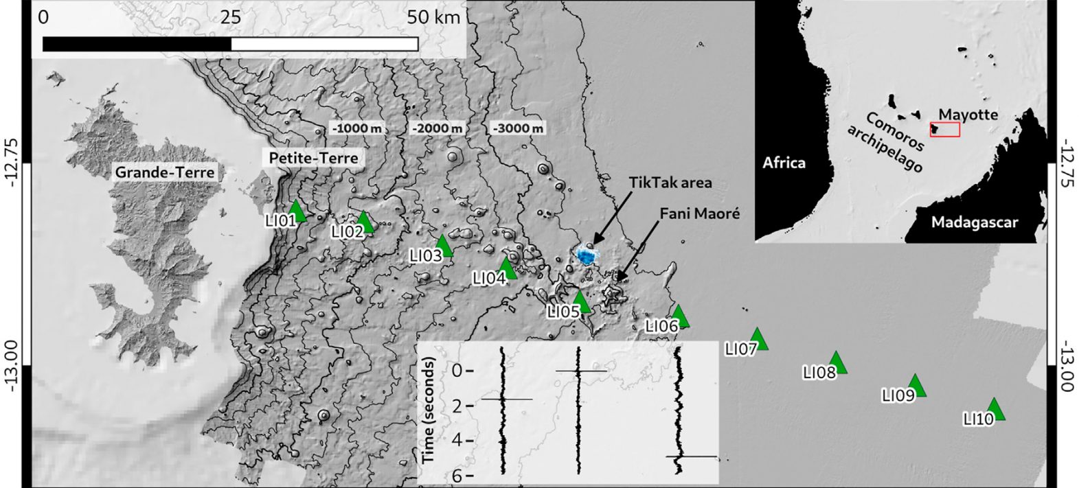 Etudier les coulées de lave sous-marines en combinant la bathymétrie et les signaux hydro-acoustiques