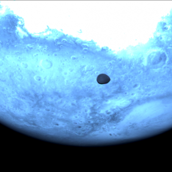Hera survole Deimos en route vers Dimorphos : une avancée majeure pour la protection planétaire