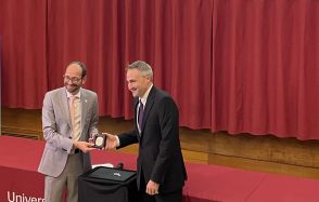 Frédéric Moynier reçoit la médaille de l'engagement de l'Université Paris Cité