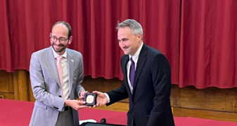 Frédéric Moynier reçoit la médaille de l'engagement de l'Université Paris Cité