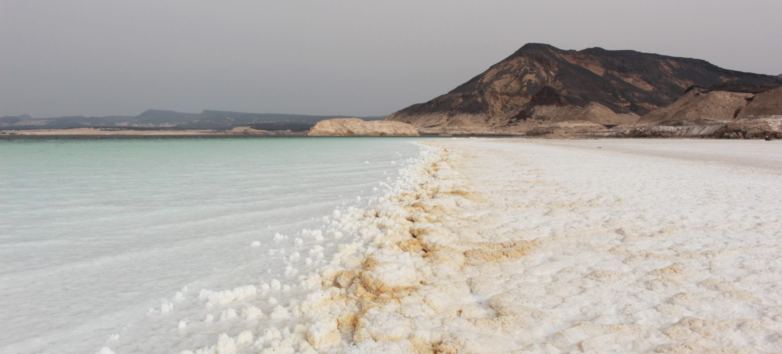 Télédétection hyperspectrale des environnements arides sur Terre et sur Mars