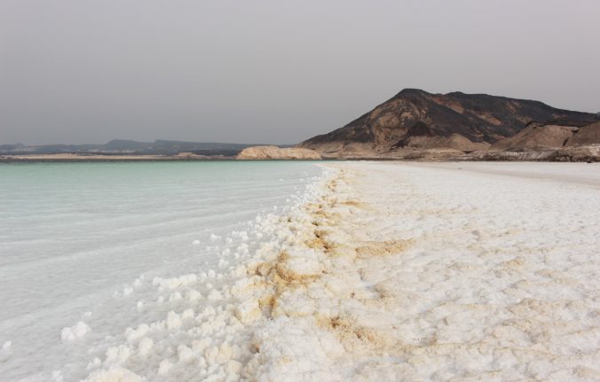 Télédétection hyperspectrale des environnements arides sur Terre et sur Mars
