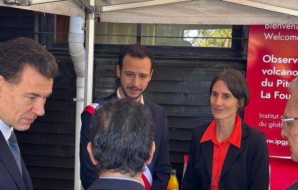 Visite de Philippe Baptiste, Ministre de l’Enseignement supérieur et de la Recherche à l’Observatoire volcanologique du Piton de la Fournaise (OVPF-IPGP)